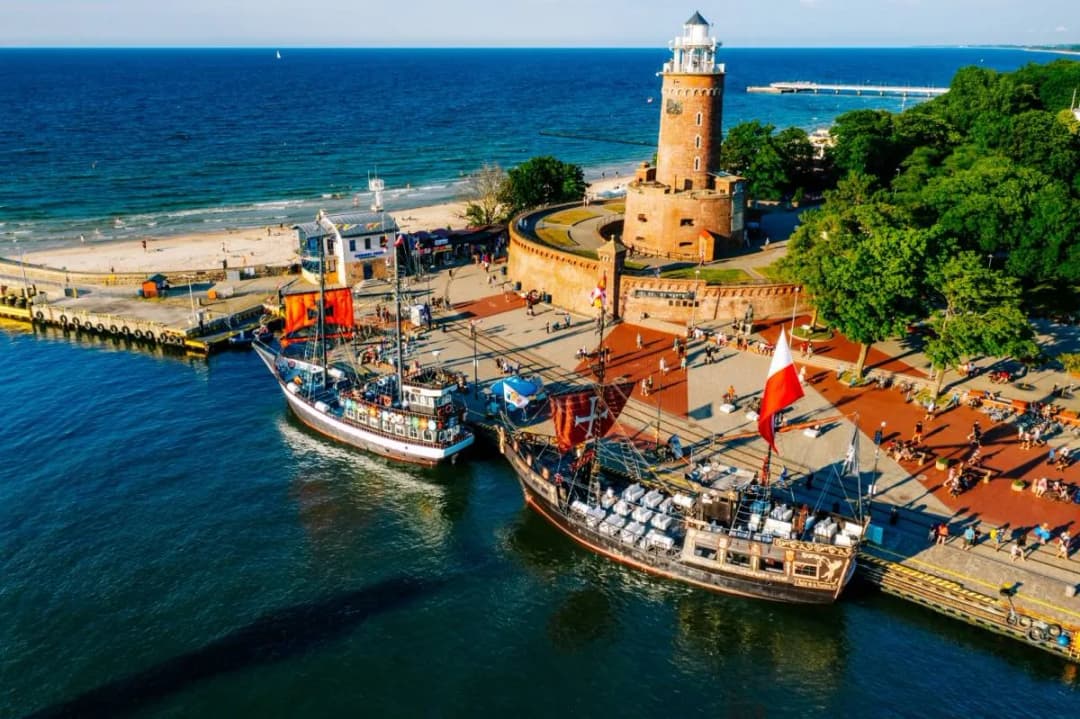 Kołobrzeg latarnia – ile schodów musisz pokonać, aby wejść na szczyt?