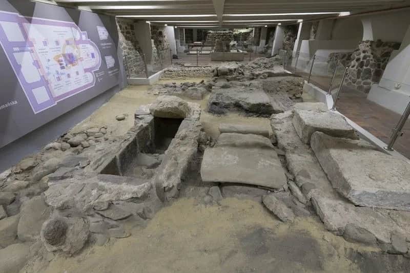 Zwiedzanie podziemi Katedry Gnieźnieńskiej: godziny i ceny