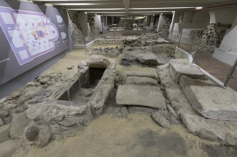 Zwiedzanie podziemi Katedry Gnieźnieńskiej: godziny i ceny