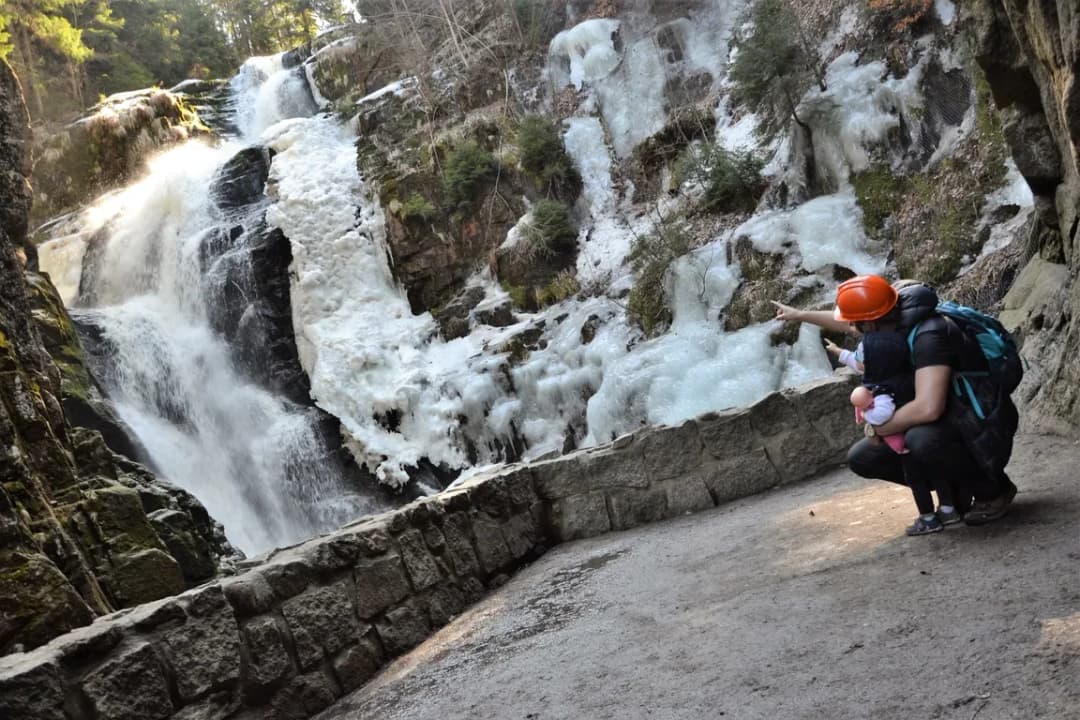 Wodospad Kamieńczyk z dzieckiem: Niezapomniana przygoda w Sudetach