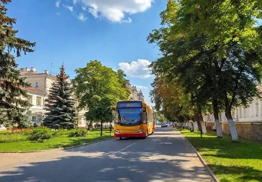 Jak dojechać z Kołobrzegu do Niechorza? Sprawdź tanie opcje transportu