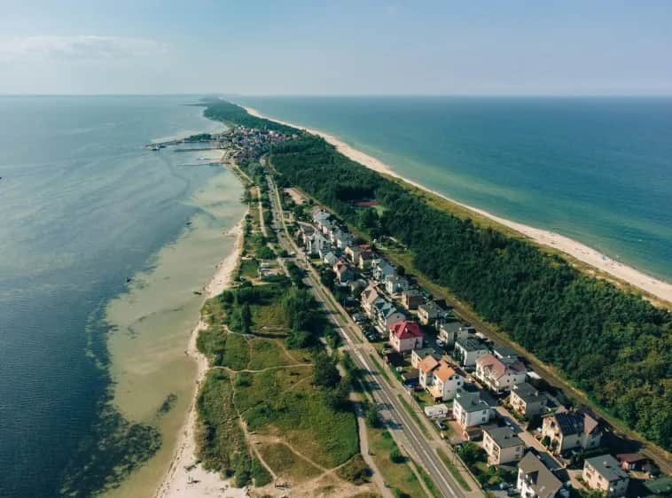 Ile kilometrów dzieli Jastarnię od Helu? To odległość między perełkami