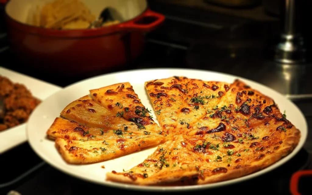 Czy do hotelu można zamówić pizzę? Sprawdź, co warto wiedzieć