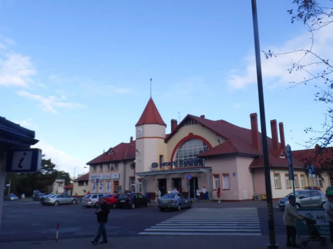 Jak dojechać do Kołobrzegu z Warszawy - najlepsze opcje podróży