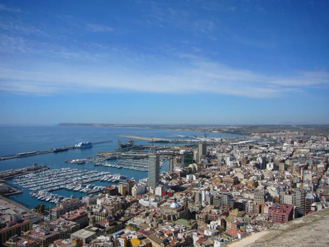 Santa Cruz: Malownicza dzielnica Alicante pełna historii i uroku