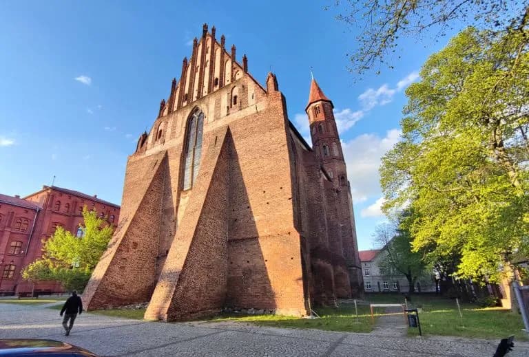 Zwiedzanie Chełmna z przewodnikiem: poznaj historię i zabytki