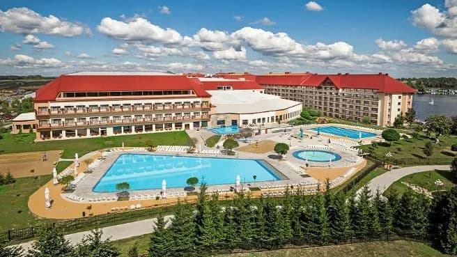 Ile gwiazdek ma hotel Gołębiewski w Mikołajkach? Sprawdź jego jakość