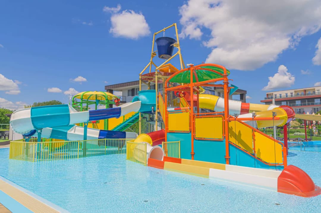 Balaton - gdzie znaleźć idealne noclegi z dziećmi? Poradnik