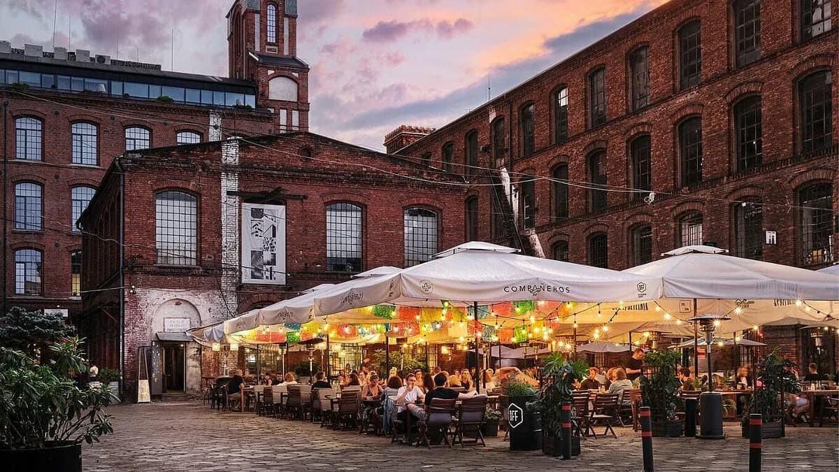 Gdzie zjeść w Łodzi na Piotrkowskiej? Odkryj najlepsze miejsca! Gdzie zjeść w Łodzi na Piotrkowskiej? Odkryj najlepsze miejsca!