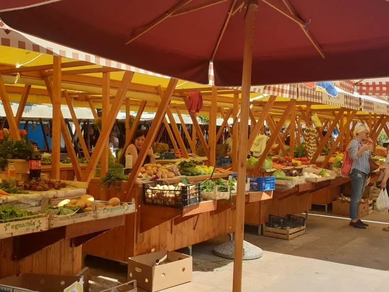 Targ w Zadarze: Najlepsze lokalne przysmaki i atrakcje